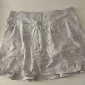 Lululemon skirt size 4